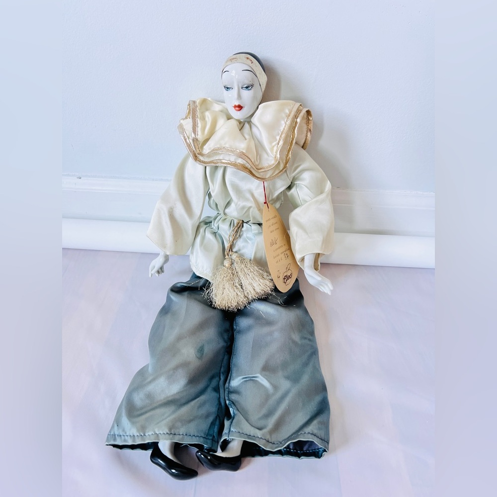 Pierrot Clown Cleo Faenza Porcelain Doll Attilio Limitd Edition vintage with tag